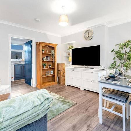 Modern & Spacious 2 Bedroom House - Free Parking - Front & Back Garden - Private Main Door Entrance Edinburgh Exteriér fotografie