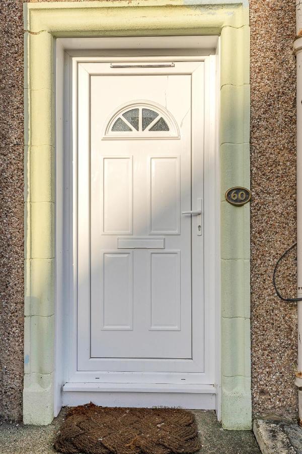 Modern & Spacious 2 Bedroom House - Free Parking - Front & Back Garden - Private Main Door Entrance Edinburgh Exteriér fotografie
