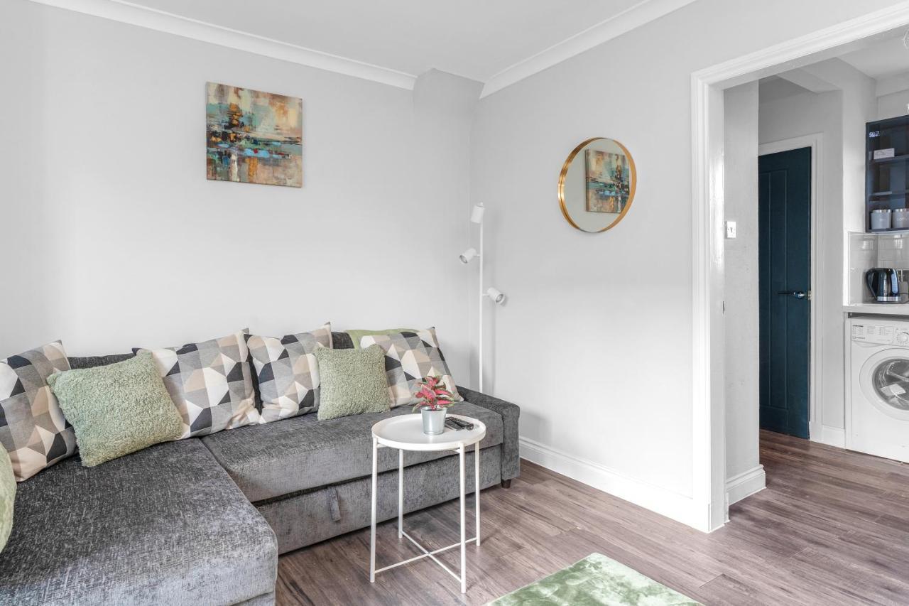 Modern & Spacious 2 Bedroom House - Free Parking - Front & Back Garden - Private Main Door Entrance Edinburgh Exteriér fotografie