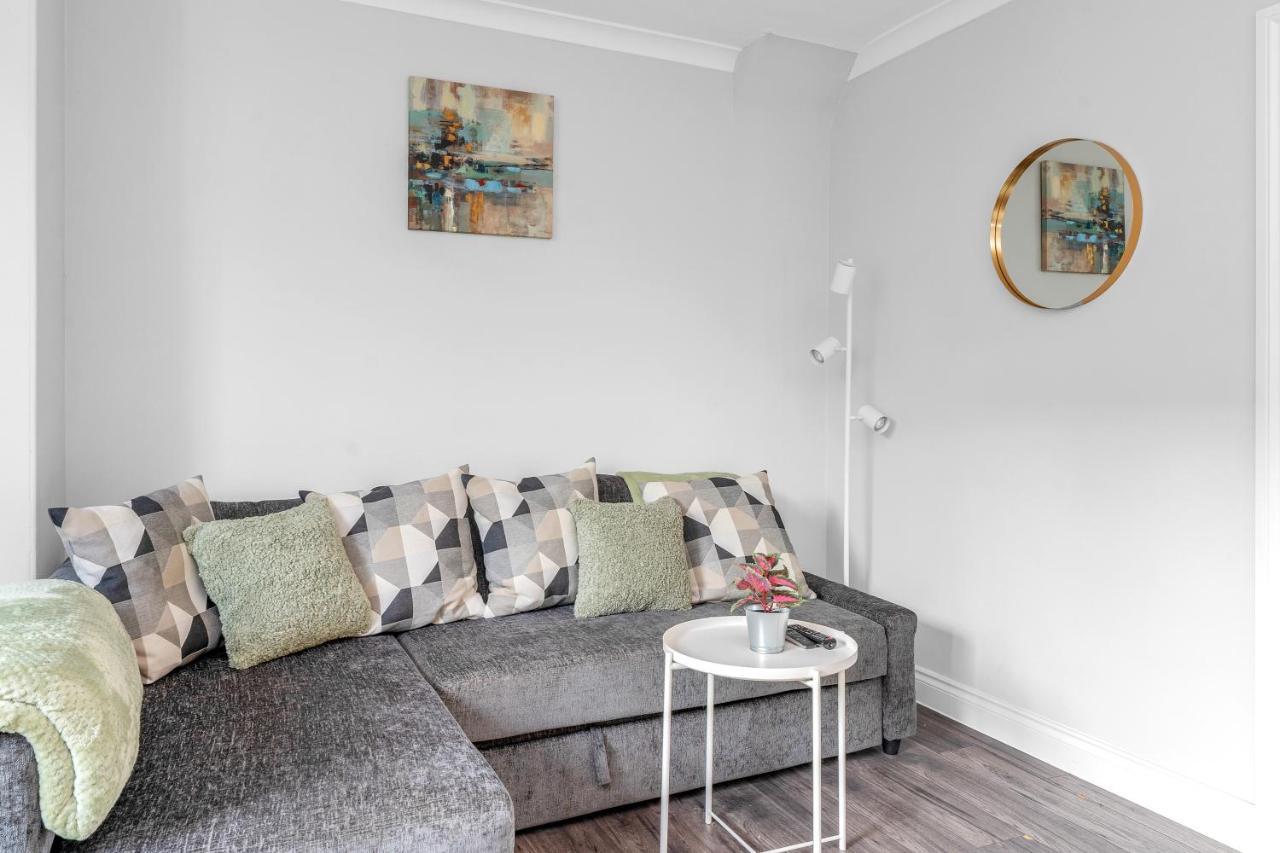 Modern & Spacious 2 Bedroom House - Free Parking - Front & Back Garden - Private Main Door Entrance Edinburgh Exteriér fotografie