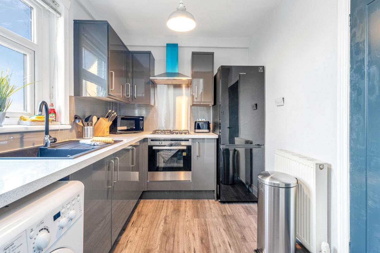 Modern & Spacious 2 Bedroom House - Free Parking - Front & Back Garden - Private Main Door Entrance Edinburgh Exteriér fotografie