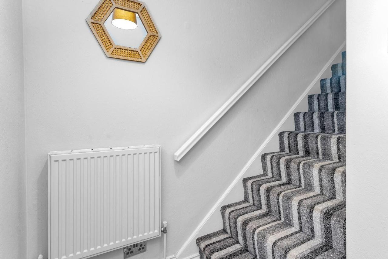 Modern & Spacious 2 Bedroom House - Free Parking - Front & Back Garden - Private Main Door Entrance Edinburgh Exteriér fotografie