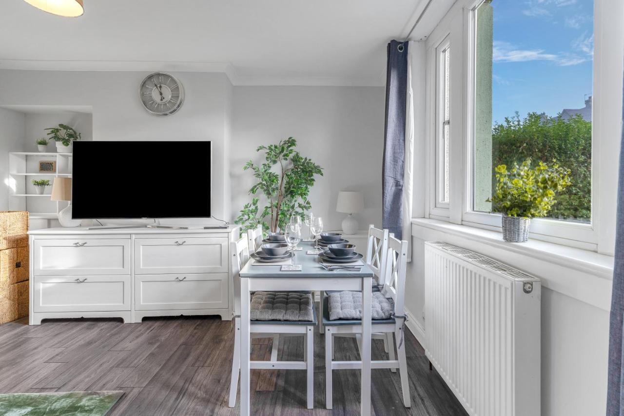 Modern & Spacious 2 Bedroom House - Free Parking - Front & Back Garden - Private Main Door Entrance Edinburgh Exteriér fotografie