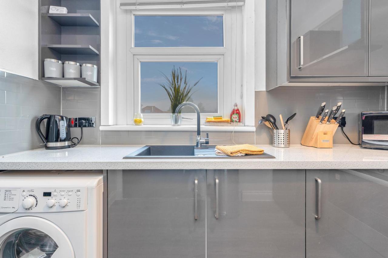 Modern & Spacious 2 Bedroom House - Free Parking - Front & Back Garden - Private Main Door Entrance Edinburgh Exteriér fotografie