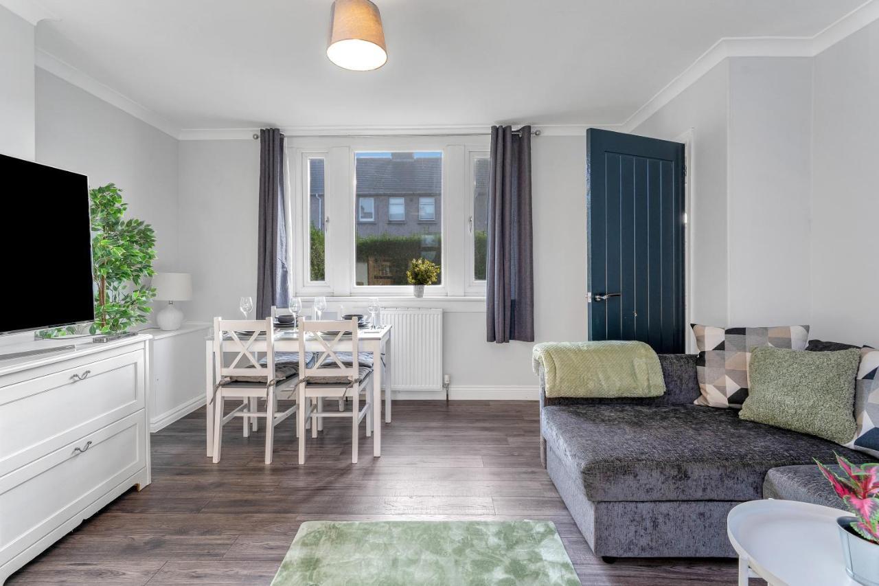 Modern & Spacious 2 Bedroom House - Free Parking - Front & Back Garden - Private Main Door Entrance Edinburgh Exteriér fotografie